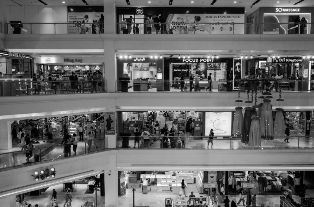 Luxury Retail in 2026: Expansion, Experiential Stores, and the Need for Smarter Project Management